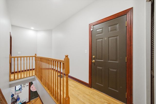 212 E 44th Street 3, Chicago, IL 60653