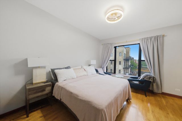 212 E 44th Street 3, Chicago, IL 60653
