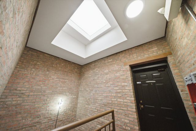 212 E 44th Street 3, Chicago, IL 60653