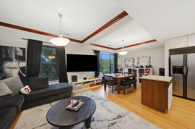 212 E 44th Street 3, Chicago, IL 60653