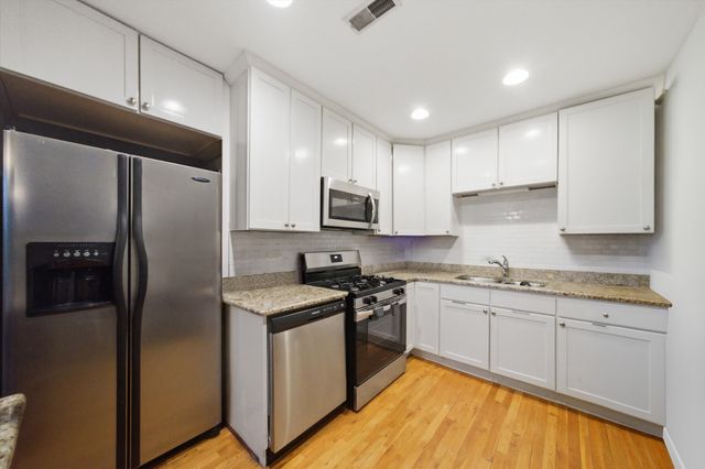 212 E 44th Street 3, Chicago, IL 60653