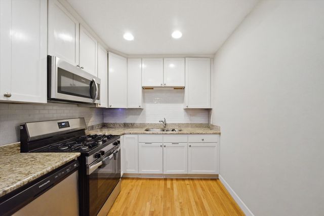 212 E 44th Street 3, Chicago, IL 60653