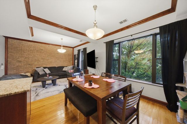 212 E 44th Street 3, Chicago, IL 60653