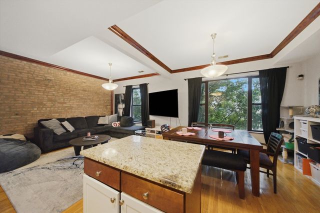 212 E 44th Street 3, Chicago, IL 60653
