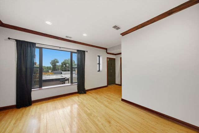 212 E 44th Street 3, Chicago, IL 60653