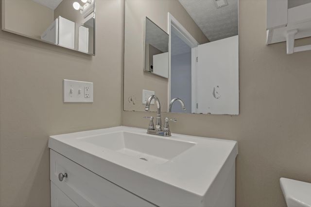6658 Lagrange Drive, 43E, Canal Winchester, OH 43110