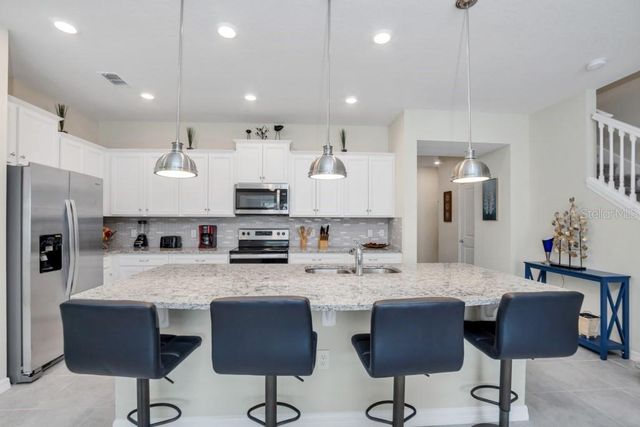 1320 LAVA TREE DR, Davenport, FL 33897