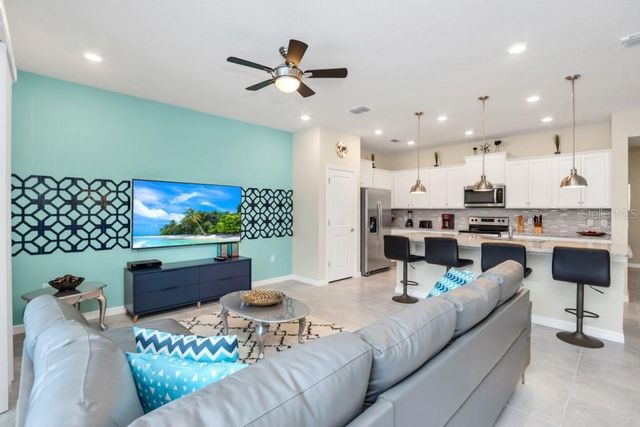 1320 LAVA TREE DR, Davenport, FL 33897