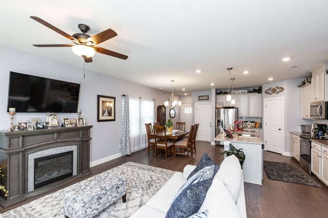 1210 West End Station Dr, Lebanon, TN 37087