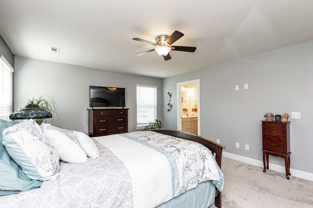 1210 West End Station Dr, Lebanon, TN 37087