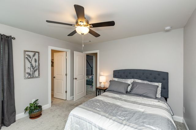 1210 West End Station Dr, Lebanon, TN 37087