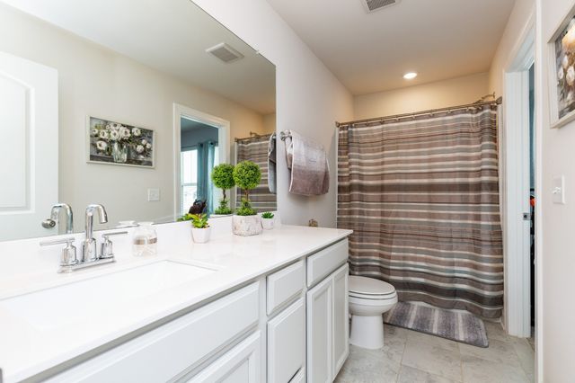 1210 West End Station Dr, Lebanon, TN 37087