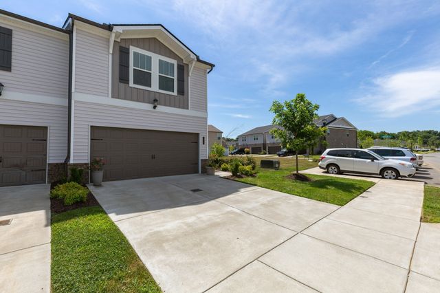 1210 West End Station Dr, Lebanon, TN 37087