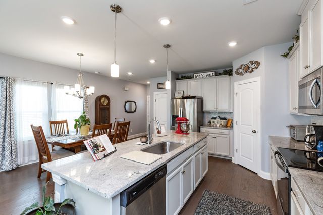 1210 West End Station Dr, Lebanon, TN 37087