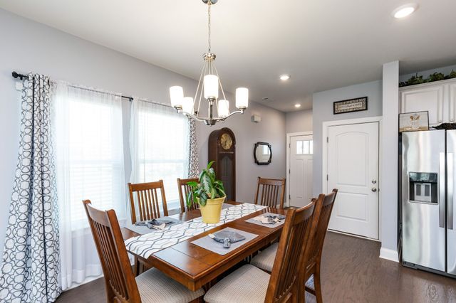 1210 West End Station Dr, Lebanon, TN 37087