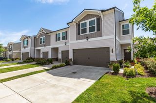 1210 West End Station Dr, Lebanon, TN 37087