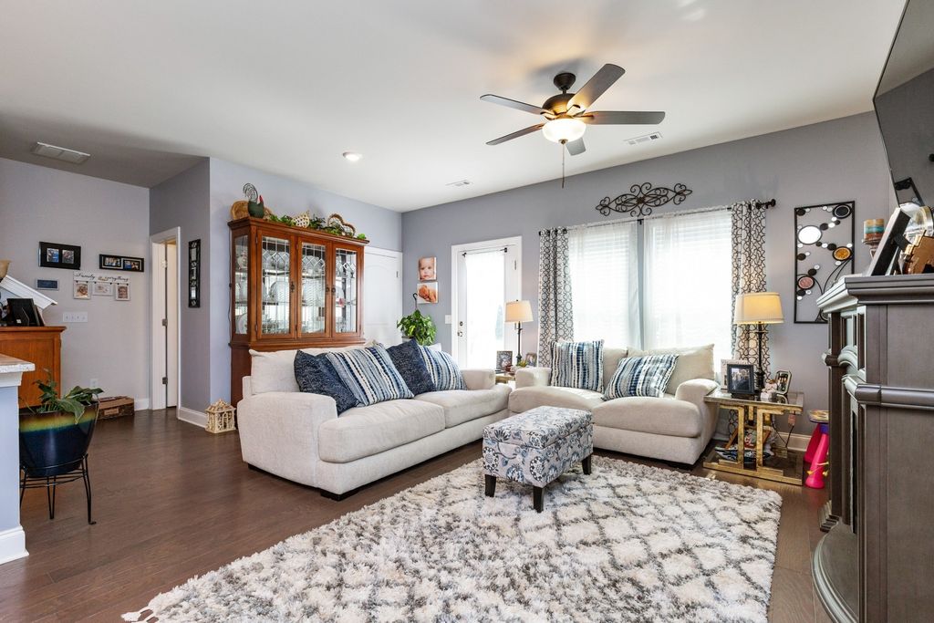 1210 West End Station Dr, Lebanon, TN 37087