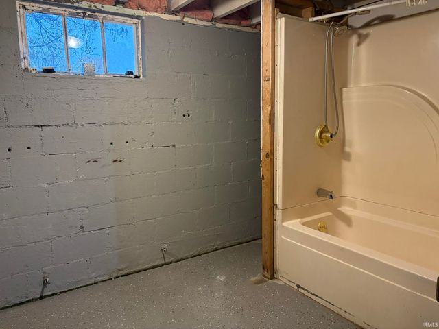 860 2nd Avenue, Jasper, IN 47546