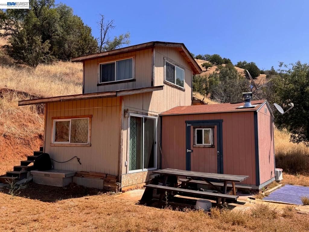 Image 2 of property listing at 21810 Mines Rd, Livermore, CA 94550