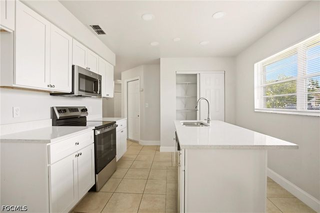 2225 Isle Of Pines AVE, Fort Myers, FL 33905