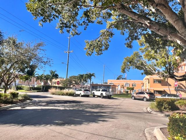 101 S Golfview Road 1, Lake Worth Beach, FL 33460