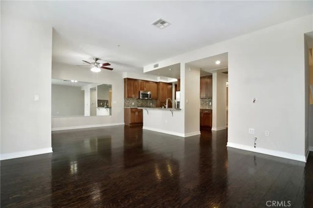 21301 Erwin Street 231, Woodland Hills, CA 91367