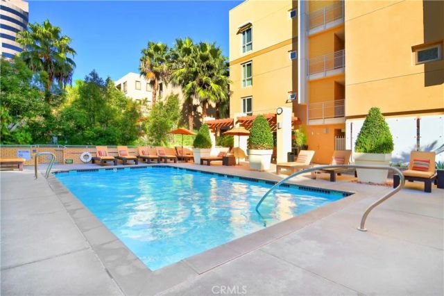 21301 Erwin Street 231, Woodland Hills, CA 91367