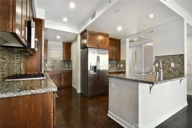 21301 Erwin Street 231, Woodland Hills, CA 91367