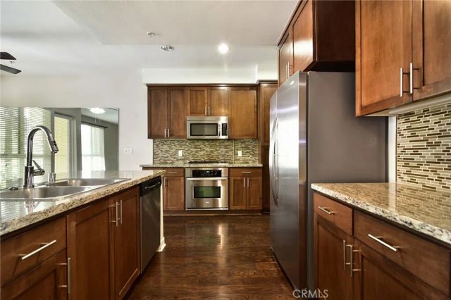 21301 Erwin Street 231, Woodland Hills, CA 91367