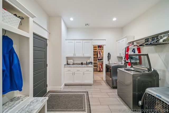 19236 E Twin Creeks Drive, Owasso, OK 74015
