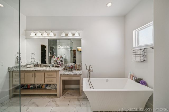 19236 E Twin Creeks Drive, Owasso, OK 74015