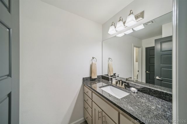 19236 E Twin Creeks Drive, Owasso, OK 74015