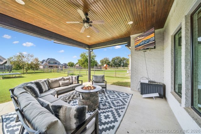 19236 E Twin Creeks Drive, Owasso, OK 74015