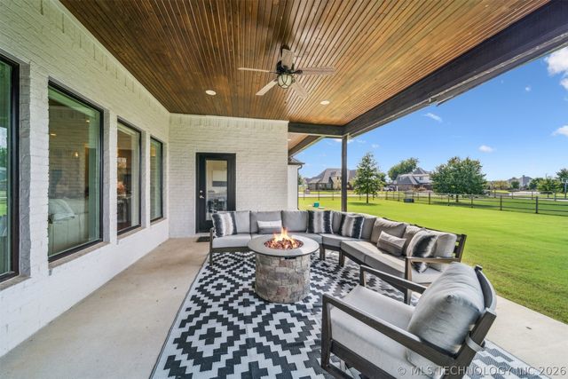 19236 E Twin Creeks Drive, Owasso, OK 74015