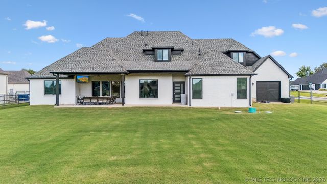 19236 E Twin Creeks Drive, Owasso, OK 74015