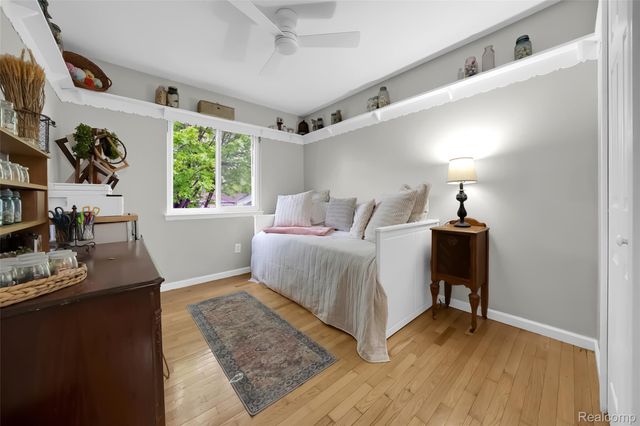 809 Holly Bush Drive, Holly Village, MI 48442