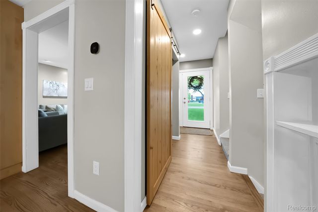 809 Holly Bush Drive, Holly Village, MI 48442