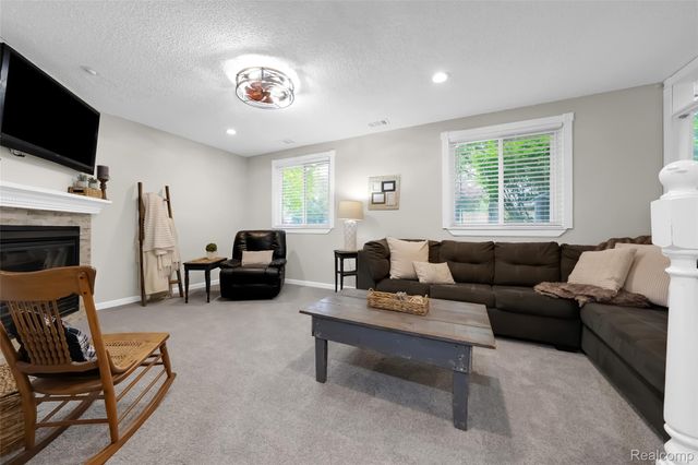 809 Holly Bush Drive, Holly Village, MI 48442