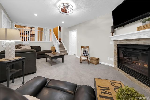 809 Holly Bush Drive, Holly Village, MI 48442