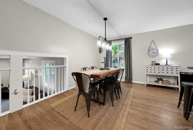 809 Holly Bush Drive, Holly Village, MI 48442
