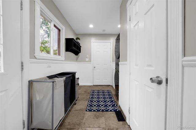 809 Holly Bush Drive, Holly Village, MI 48442