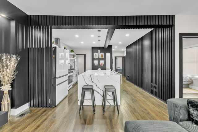 4938 N Central Park Avenue, Chicago, IL 60625