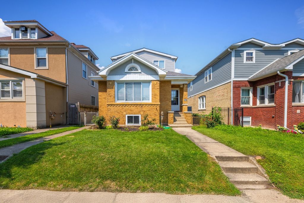 4938 N Central Park Avenue, Chicago, IL 60625