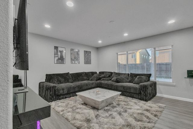 3886 Trieste Cir, Stockton, CA 95205