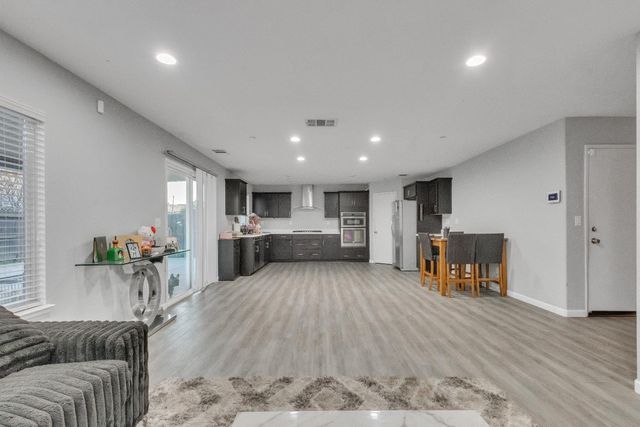 3886 Trieste Cir, Stockton, CA 95205