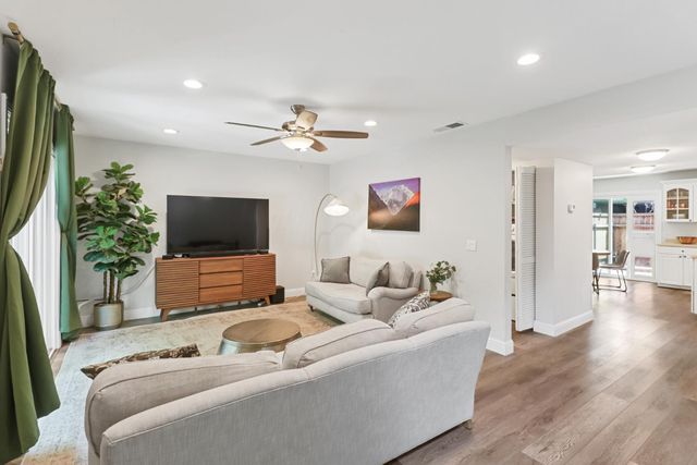 5233 Lake Knoll Ln, Fair Oaks, CA 95628