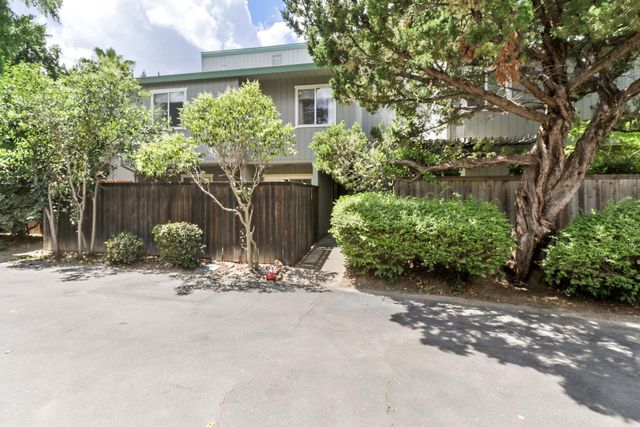 5233 Lake Knoll Ln, Fair Oaks, CA 95628
