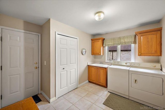 54767 Waubay Drive, Macomb Twp, MI 48042