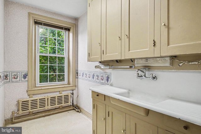 50 S BROAD ST, Lititz, PA 17543