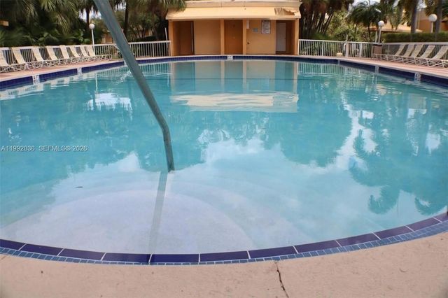 9351 Fontainebleau Blvd B409, Miami, FL 33172